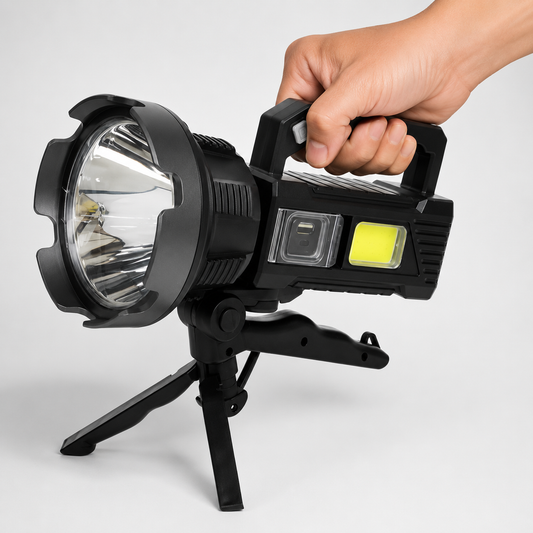 كشاف LED قوي قابل للشحن — إضاءة تصل إلى 300 متر